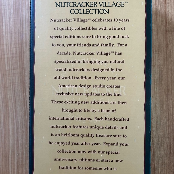 Nutcracker Village Royal Lion Nutcracker 2002***New in box*** - Picture 3 of 5